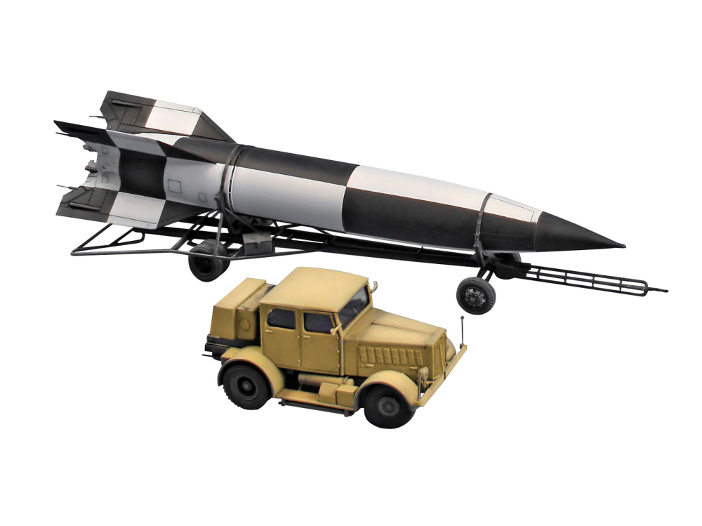 Revell 03310 SS100 Gigant & Transporter & V2 Rocket 172 Scale Kit